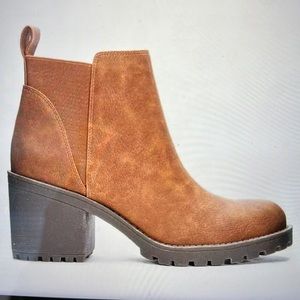 Women’s Dirty Laundry Lido Lugged Chelsea Boots